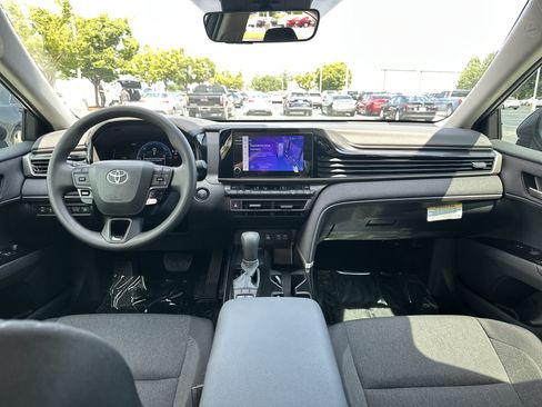 Used 2025 Toyota Camry LE w/ Convenience Package FWD image 29