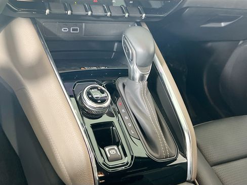Used 2025 GMC Canyon Denali AWD/4WD image 17