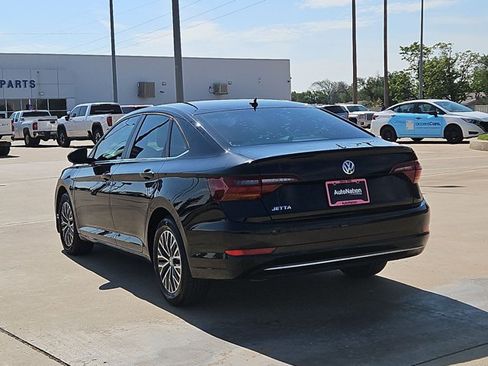 Used 2019 Volkswagen Jetta SE w/ Cold Weather Package FWD image 8