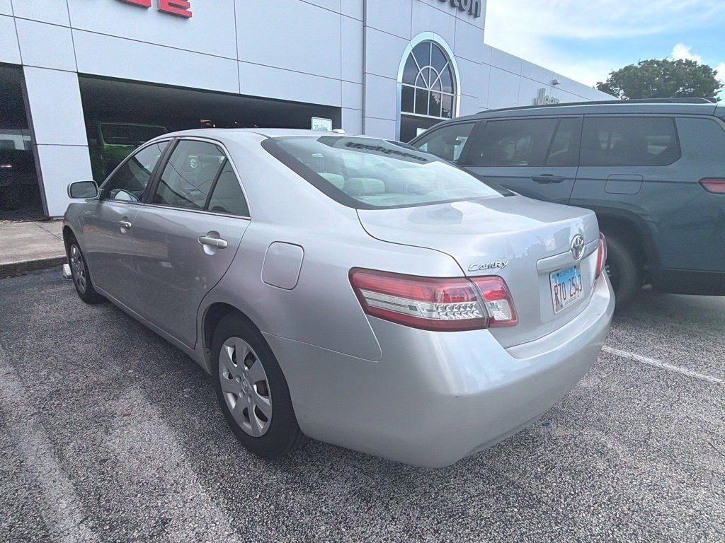 Used 2011 Toyota Camry LE FWD image 13