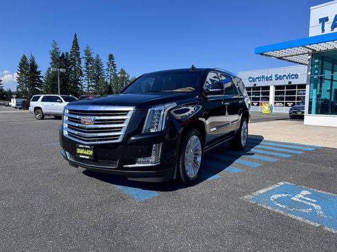 Used 2017 Cadillac Escalade Platinum AWD/4WD image 3