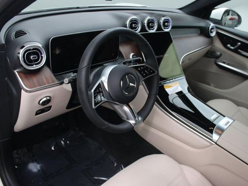 Used 2026 Mercedes-Benz GLC 300 image 4