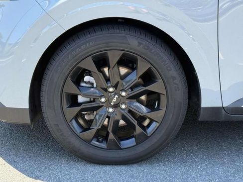 Used 2024 Kia Carnival SX FWD image 8