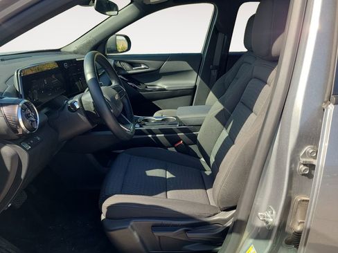 Used 2025 Chevrolet Equinox LT FWD image 9