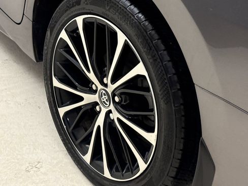 Used 2019 Toyota Camry SE FWD image 10