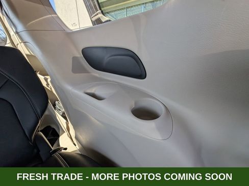 Used 2024 Chrysler Pacifica Touring-L image 37