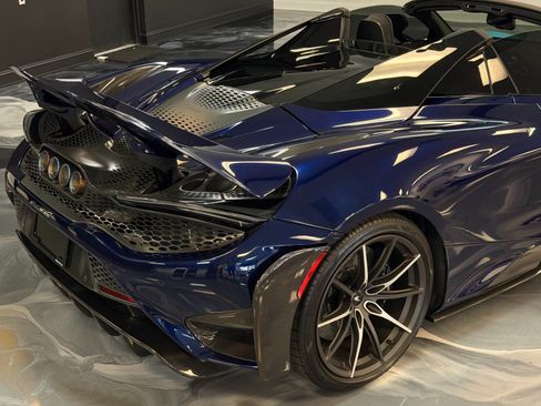 Used 2022 McLaren 765LT RWD image 11