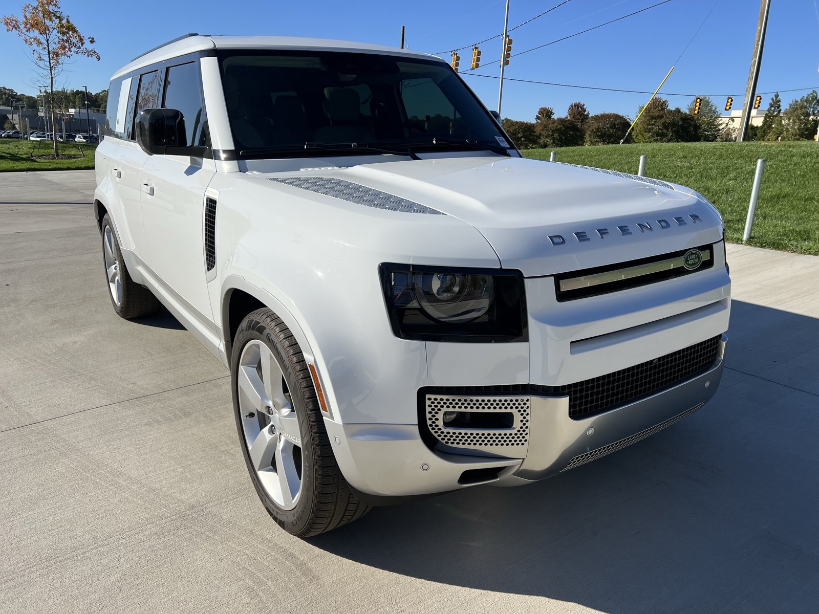 Used 2023 Land Rover Defender 130 First Edition AWD/4WD image 2