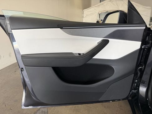 Used 2026 Tesla Model Y Long Range image 19