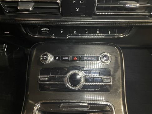 Used 2023 Lincoln Nautilus Standard w/ Premium Package image 4