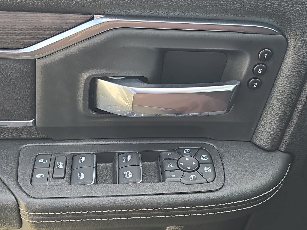 Used 2025 RAM 2500 Laramie AWD/4WD image 23