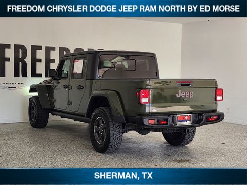 Used 2023 Jeep Gladiator Rubicon w/ Cold Weather Group AWD/4WD image 3