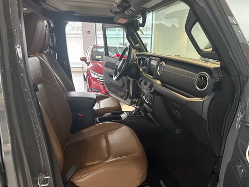Used 2020 Jeep Wrangler Unlimited Sahara image 29