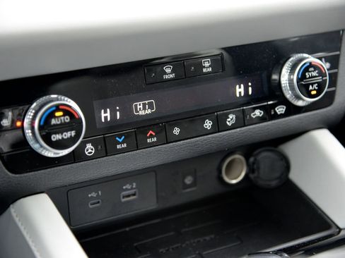 Used 2024 Mitsubishi Outlander SEL image 25