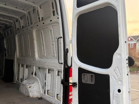 Used 2018 Mercedes-Benz Sprinter 2500 image 16