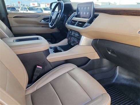 Used 2021 Chevrolet Tahoe Premier w/ Premium Package image 16