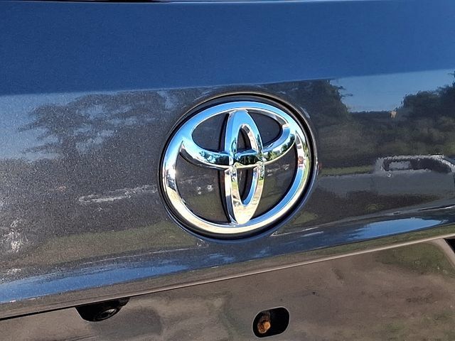 Used 2020 Toyota Highlander LE AWD/4WD image 30