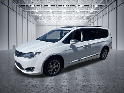 Used 2019 Chrysler Pacifica Limited FWD image 3