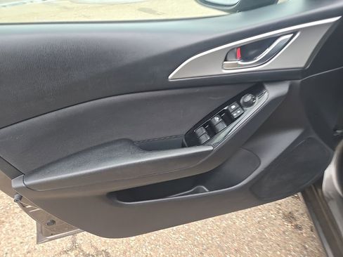 Used 2017 MAZDA MAZDA3 Sport image 10