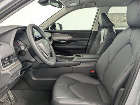 Used 2026 Toyota Grand Highlander XLE image 34