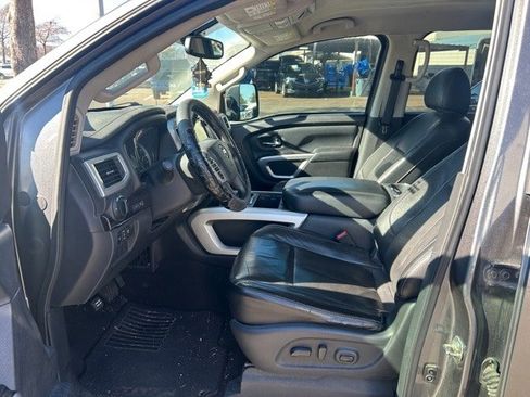 Used 2017 Nissan Titan SV image 8