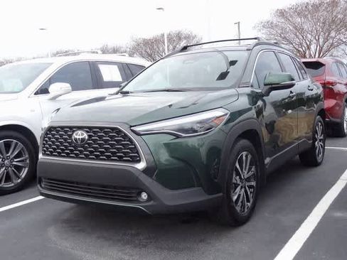 Used 2023 Toyota Corolla Cross XLE image 1