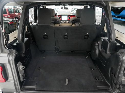 Used 2020 Jeep Wrangler Unlimited Rubicon AWD/4WD image 38