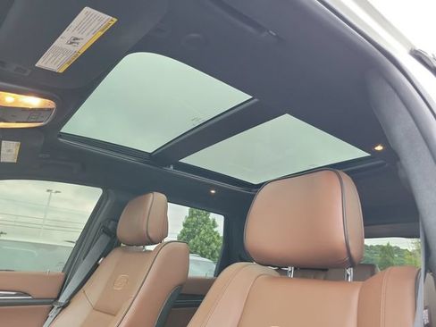 Used 2020 Jeep Grand Cherokee Overland AWD/4WD image 15