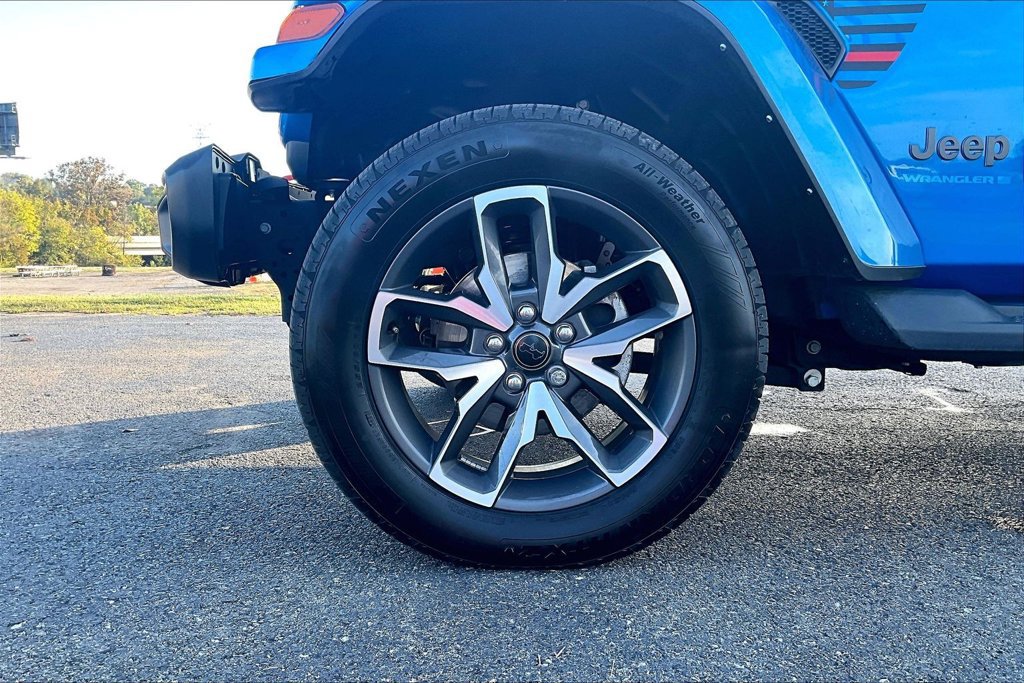 Used 2024 Jeep Wrangler Unlimited w/ Convenience Group AWD/4WD image 2