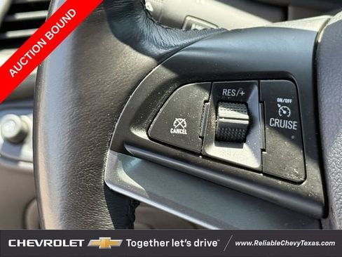 Used 2022 Chevrolet Trax LT w/ LT Convenience Package FWD image 14