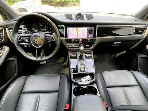 Certified 2025 Porsche Macan image 18