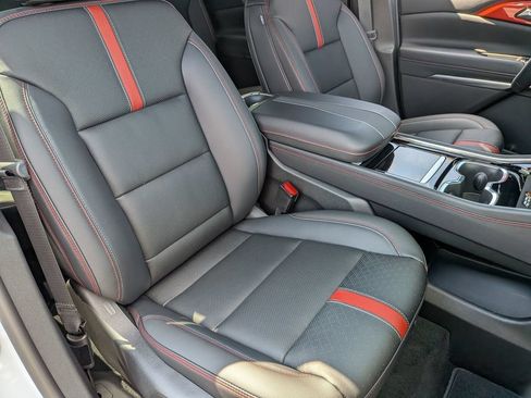 New 2026 Chevrolet Traverse RS FWD image 30