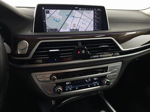 Used 2020 BMW 750i xDrive image 28
