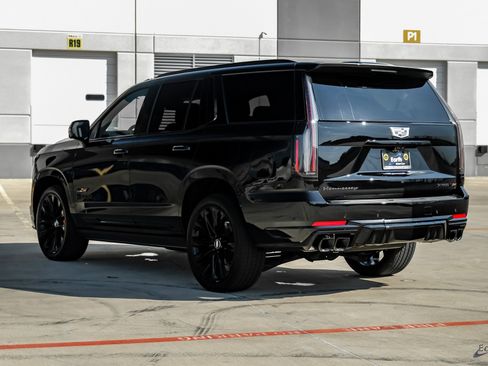 Used 2025 Cadillac Escalade V image 8