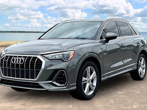 Used 2020 Audi Q3 2.0T Premium w/ Convenience Package AWD/4WD image 1