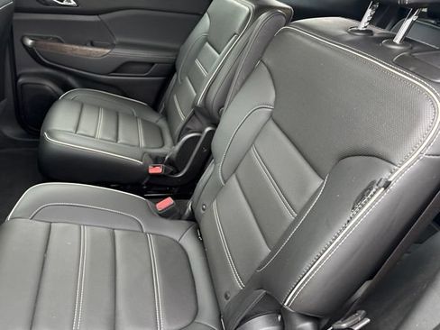 Used 2023 GMC Acadia Denali w/ Denali Ultimate Package AWD/4WD image 10