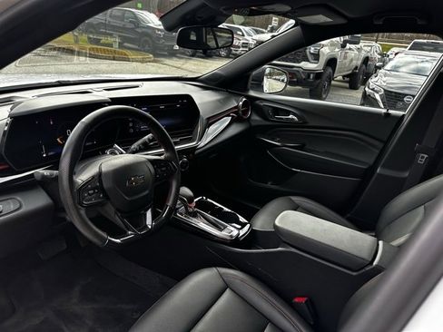 Used 2024 Chevrolet Trax RS w/ Driver Confidence Package image 17