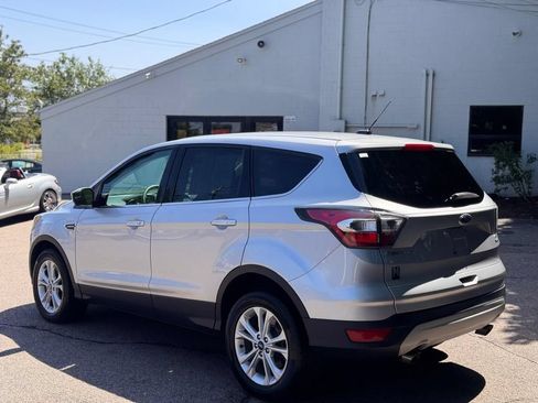 Used 2017 Ford Escape SE w/ SE Cold Weather Package AWD/4WD image 4