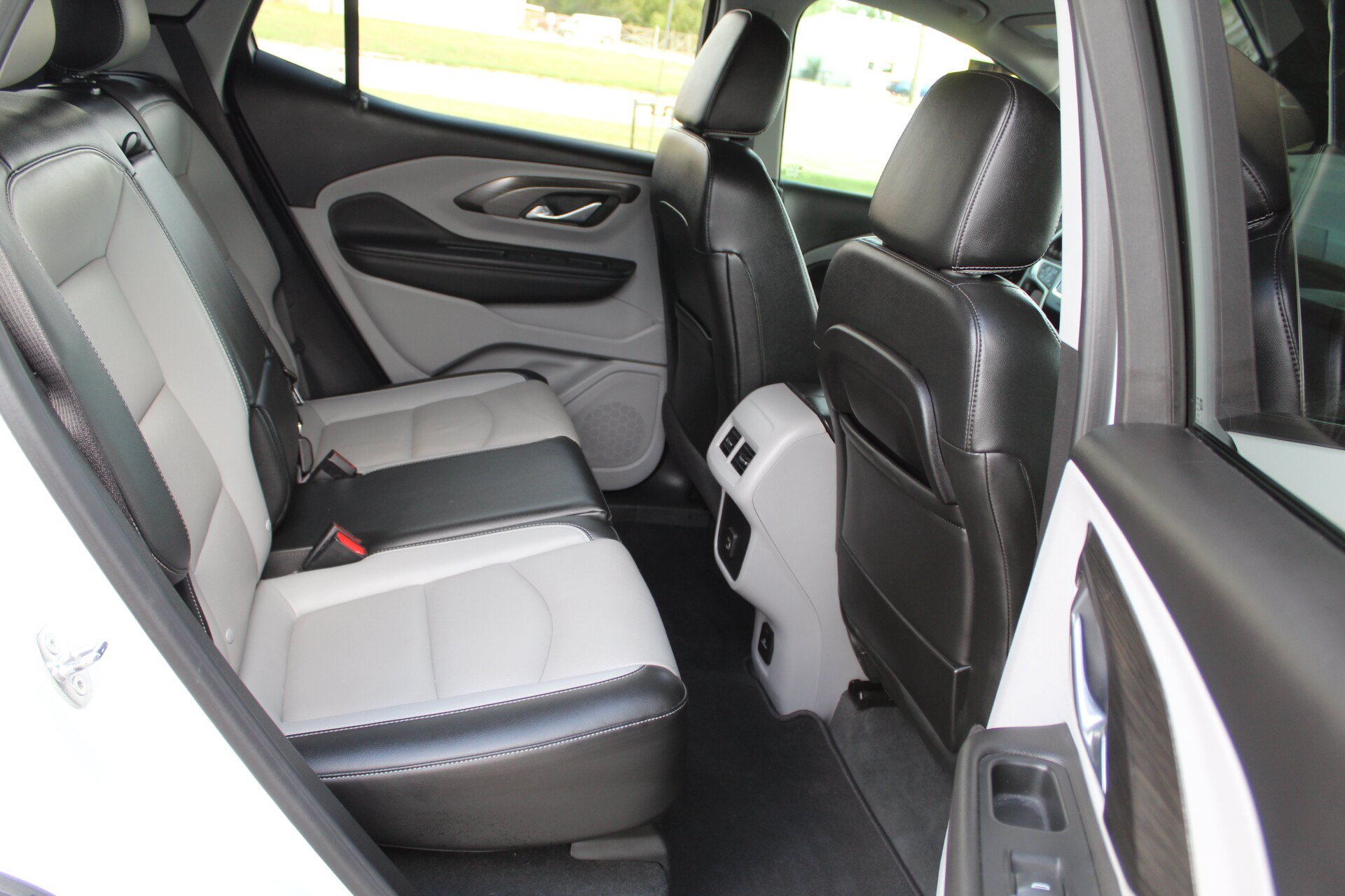 Used 2022 GMC Terrain SLT w/ Tech Package FWD image 20