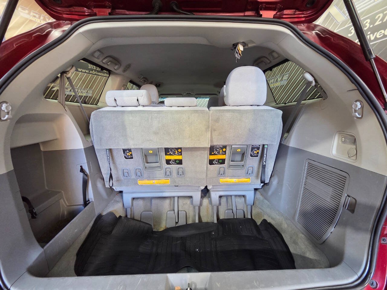 Used 2014 Toyota Sienna LE FWD image 30