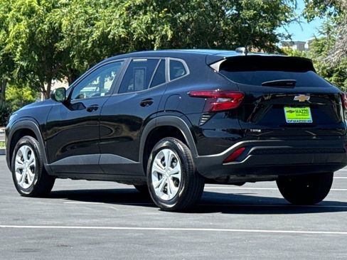 Used 2025 Chevrolet Trax LS FWD image 3