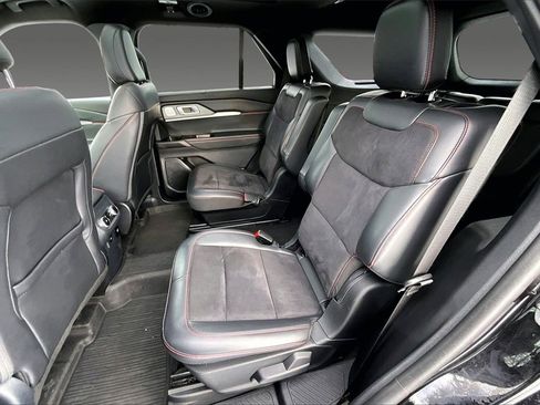 Used 2025 Ford Explorer ST image 15