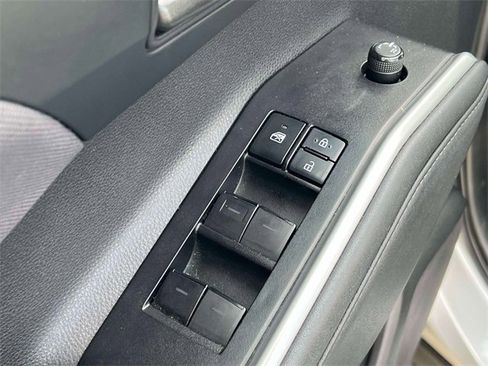 Used 2021 Toyota Highlander LE image 16