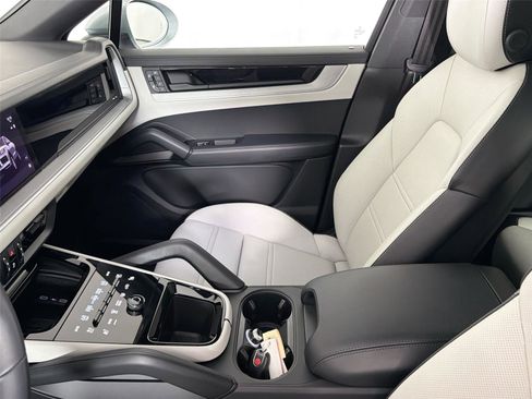 Certified 2026 Porsche Cayenne Coupe AWD/4WD image 30