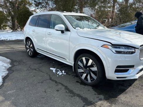 Certified 2023 Volvo XC90 T8 Ultimate w/ Lounge Package image 6