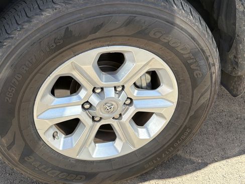 Used 2014 Toyota 4Runner SR5 AWD/4WD image 6