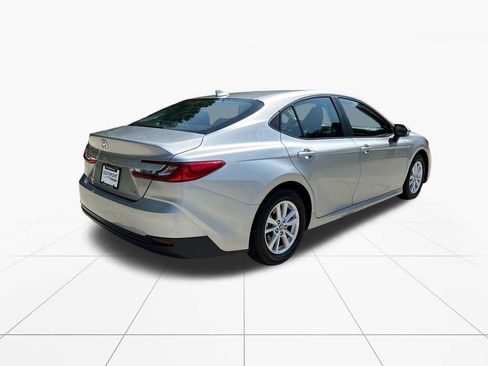 Used 2025 Toyota Camry LE FWD image 8
