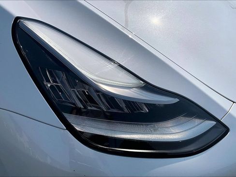 Used 2021 Tesla Model Y Long Range AWD/4WD image 29