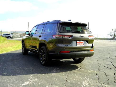 New 2025 Jeep Grand Cherokee L Limited image 8