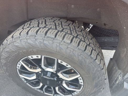 Used 2024 GMC Sierra 2500 AT4 w/ AT4 Premium Plus Package image 3